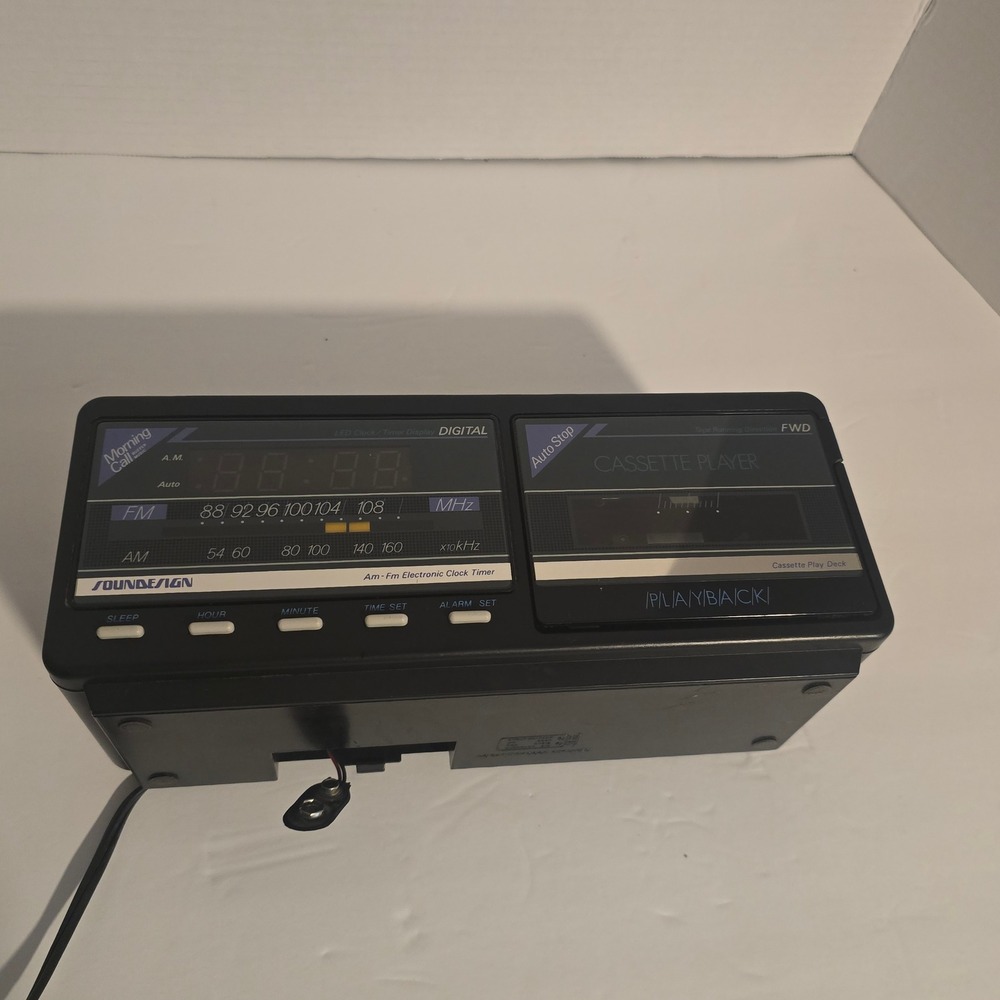 Soundesign 3826BLK AM FM Digital Clock Radio Cassette Player Vintage Black